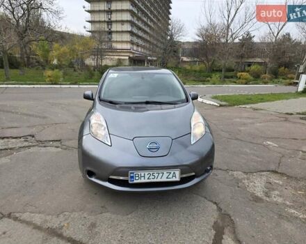 Серый Ниссан Лиф, объемом двигателя 0 л и пробегом 115 тыс. км за 8000 $, фото 5 на Automoto.ua