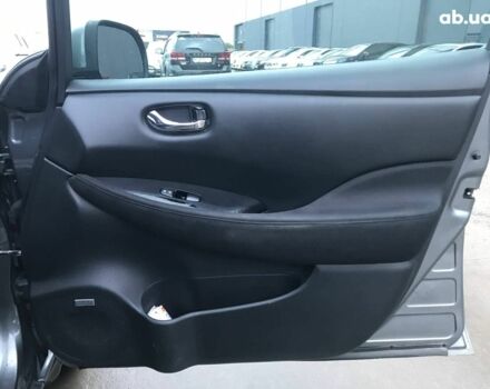 Серый Ниссан Лиф, объемом двигателя 0 л и пробегом 105 тыс. км за 8890 $, фото 6 на Automoto.ua