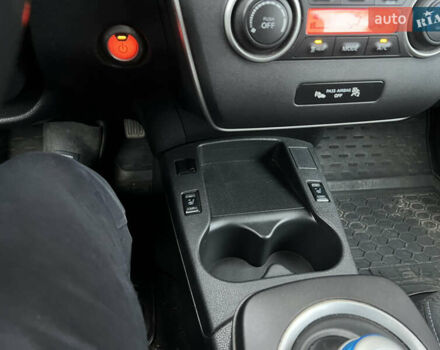 Серый Ниссан Лиф, объемом двигателя 0 л и пробегом 90 тыс. км за 6900 $, фото 18 на Automoto.ua