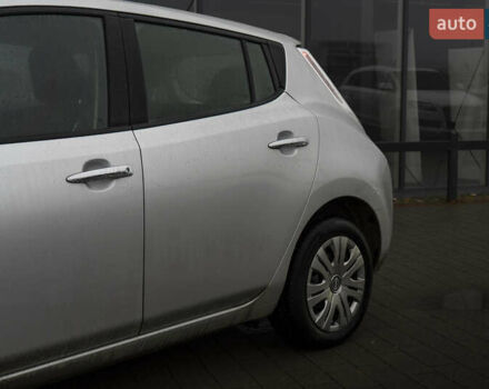 Сірий Ніссан Ліф, об'ємом двигуна 0 л та пробігом 173 тис. км за 6000 $, фото 3 на Automoto.ua