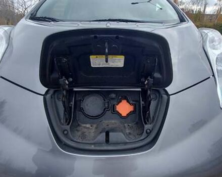 Серый Ниссан Лиф, объемом двигателя 0 л и пробегом 127 тыс. км за 8000 $, фото 17 на Automoto.ua