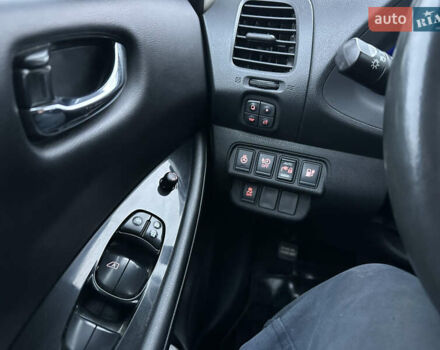 Серый Ниссан Лиф, объемом двигателя 0 л и пробегом 130 тыс. км за 5400 $, фото 18 на Automoto.ua