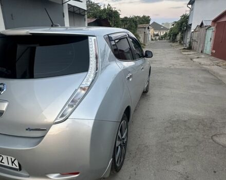 Серый Ниссан Лиф, объемом двигателя 0 л и пробегом 130 тыс. км за 6500 $, фото 5 на Automoto.ua