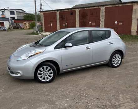 Серый Ниссан Лиф, объемом двигателя 0 л и пробегом 105 тыс. км за 11900 $, фото 6 на Automoto.ua