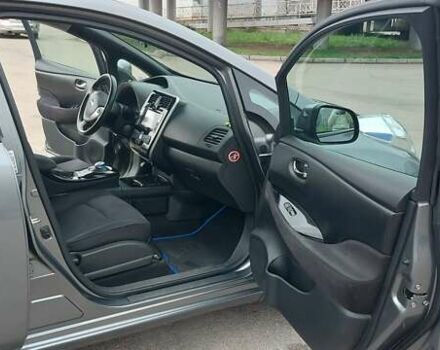 Серый Ниссан Лиф, объемом двигателя 0 л и пробегом 127 тыс. км за 8000 $, фото 11 на Automoto.ua