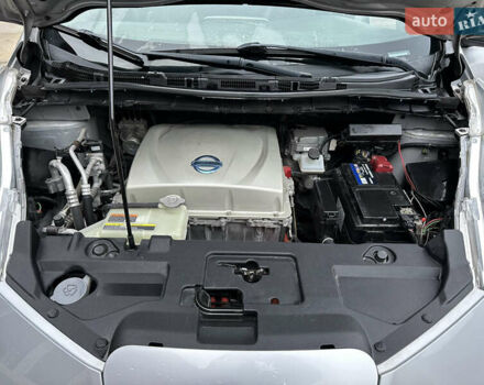 Серый Ниссан Лиф, объемом двигателя 0 л и пробегом 130 тыс. км за 5400 $, фото 24 на Automoto.ua