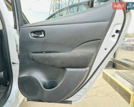 Серый Ниссан Лиф, объемом двигателя 0 л и пробегом 67 тыс. км за 8500 $, фото 21 на Automoto.ua