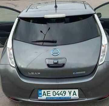 Серый Ниссан Лиф, объемом двигателя 0 л и пробегом 127 тыс. км за 8000 $, фото 5 на Automoto.ua