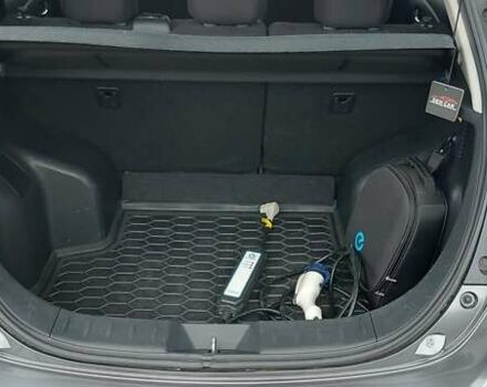 Серый Ниссан Лиф, объемом двигателя 0 л и пробегом 127 тыс. км за 8000 $, фото 10 на Automoto.ua