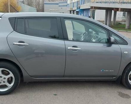 Серый Ниссан Лиф, объемом двигателя 0 л и пробегом 127 тыс. км за 8000 $, фото 3 на Automoto.ua