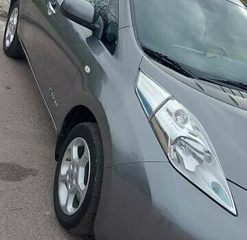 Серый Ниссан Лиф, объемом двигателя 0 л и пробегом 127 тыс. км за 8000 $, фото 12 на Automoto.ua