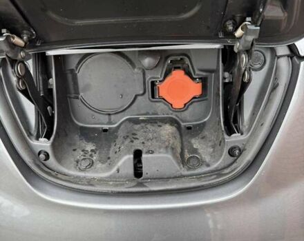 Серый Ниссан Лиф, объемом двигателя 0 л и пробегом 162 тыс. км за 7000 $, фото 12 на Automoto.ua