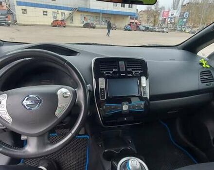 Серый Ниссан Лиф, объемом двигателя 0 л и пробегом 127 тыс. км за 8000 $, фото 14 на Automoto.ua