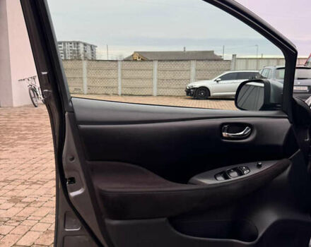 Серый Ниссан Лиф, объемом двигателя 0 л и пробегом 210 тыс. км за 12500 $, фото 12 на Automoto.ua