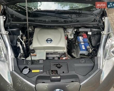 Серый Ниссан Лиф, объемом двигателя 0 л и пробегом 130 тыс. км за 9000 $, фото 23 на Automoto.ua