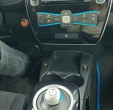 Серый Ниссан Лиф, объемом двигателя 0 л и пробегом 127 тыс. км за 8000 $, фото 7 на Automoto.ua