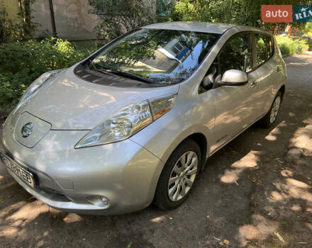 Сірий Ніссан Ліф, об'ємом двигуна 0 л та пробігом 101 тис. км за 6950 $, фото 2 на Automoto.ua