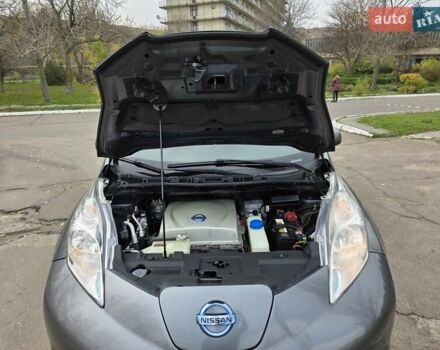 Серый Ниссан Лиф, объемом двигателя 0 л и пробегом 115 тыс. км за 8000 $, фото 1 на Automoto.ua