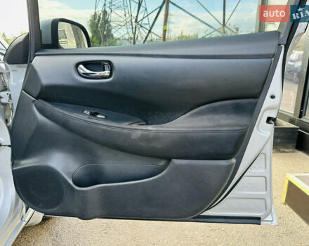 Серый Ниссан Лиф, объемом двигателя 0 л и пробегом 67 тыс. км за 8500 $, фото 24 на Automoto.ua