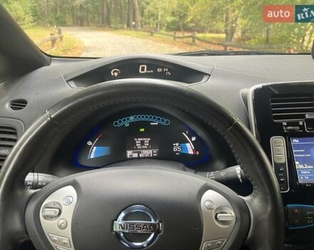 Серый Ниссан Лиф, объемом двигателя 0 л и пробегом 130 тыс. км за 9000 $, фото 15 на Automoto.ua