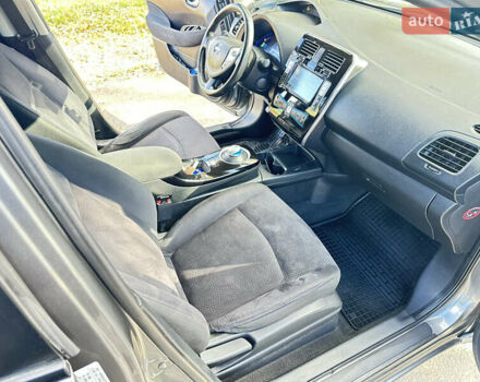 Серый Ниссан Лиф, объемом двигателя 0 л и пробегом 162 тыс. км за 6500 $, фото 5 на Automoto.ua