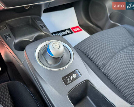 Сірий Ніссан Ліф, об'ємом двигуна 0 л та пробігом 125 тис. км за 7990 $, фото 29 на Automoto.ua