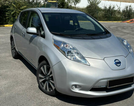 Серый Ниссан Лиф, объемом двигателя 0 л и пробегом 95 тыс. км за 9200 $, фото 7 на Automoto.ua