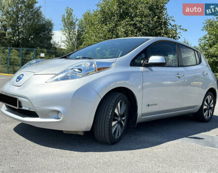 Серый Ниссан Лиф, объемом двигателя 0 л и пробегом 95 тыс. км за 9200 $, фото 5 на Automoto.ua