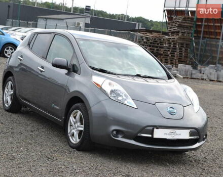 Серый Ниссан Лиф, объемом двигателя 0 л и пробегом 56 тыс. км за 8000 $, фото 3 на Automoto.ua