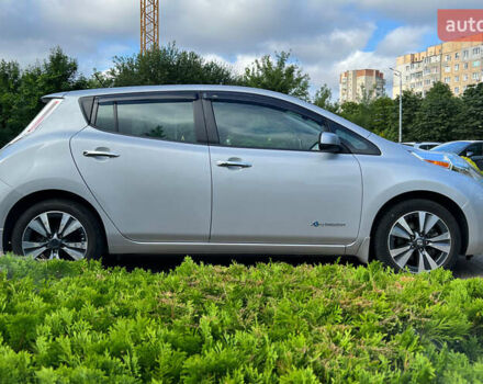 Серый Ниссан Лиф, объемом двигателя 0 л и пробегом 100 тыс. км за 8300 $, фото 7 на Automoto.ua