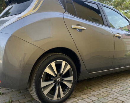 Сірий Ніссан Ліф, об'ємом двигуна 0 л та пробігом 85 тис. км за 8299 $, фото 13 на Automoto.ua