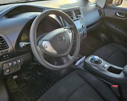 Серый Ниссан Лиф, объемом двигателя 0 л и пробегом 88 тыс. км за 7200 $, фото 7 на Automoto.ua