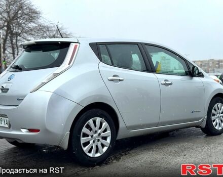 Серый Ниссан Лиф, объемом двигателя 80 л и пробегом 123 тыс. км за 6900 $, фото 4 на Automoto.ua