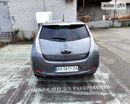 Серый Ниссан Лиф, объемом двигателя 0 л и пробегом 144 тыс. км за 7500 $, фото 4 на Automoto.ua