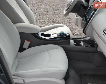 Серый Ниссан Лиф, объемом двигателя 0 л и пробегом 56 тыс. км за 8000 $, фото 21 на Automoto.ua