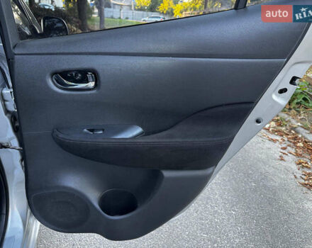 Серый Ниссан Лиф, объемом двигателя 0 л и пробегом 80 тыс. км за 10540 $, фото 26 на Automoto.ua