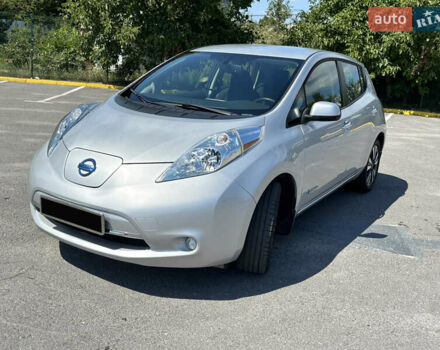 Серый Ниссан Лиф, объемом двигателя 0 л и пробегом 95 тыс. км за 9200 $, фото 6 на Automoto.ua