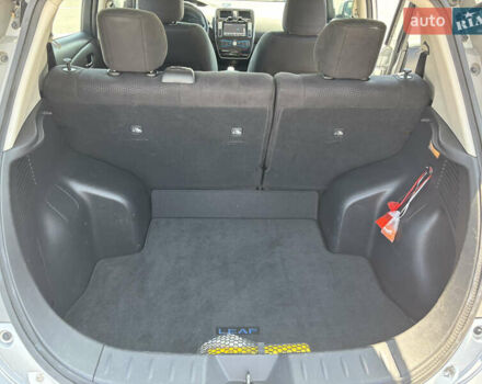 Серый Ниссан Лиф, объемом двигателя 0 л и пробегом 95 тыс. км за 9200 $, фото 12 на Automoto.ua