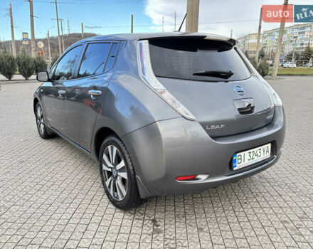 Серый Ниссан Лиф, объемом двигателя 0 л и пробегом 65 тыс. км за 9000 $, фото 4 на Automoto.ua