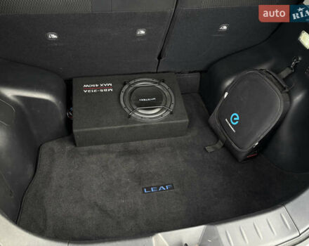 Серый Ниссан Лиф, объемом двигателя 0 л и пробегом 65 тыс. км за 9000 $, фото 12 на Automoto.ua