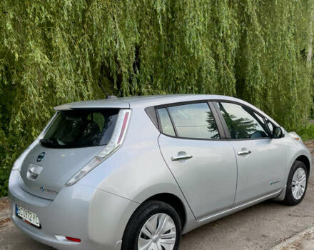 Сірий Ніссан Ліф, об'ємом двигуна 0 л та пробігом 142 тис. км за 6600 $, фото 2 на Automoto.ua