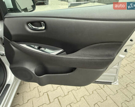 Серый Ниссан Лиф, объемом двигателя 0 л и пробегом 63 тыс. км за 7200 $, фото 22 на Automoto.ua