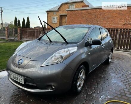 Серый Ниссан Лиф, объемом двигателя 0 л и пробегом 105 тыс. км за 9500 $, фото 4 на Automoto.ua