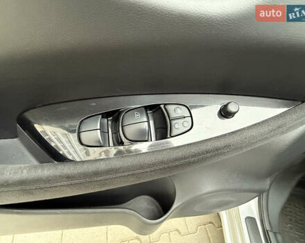 Серый Ниссан Лиф, объемом двигателя 0 л и пробегом 63 тыс. км за 7200 $, фото 31 на Automoto.ua