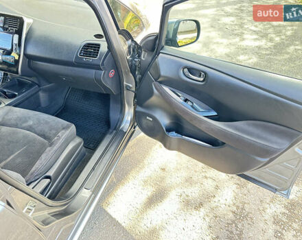 Серый Ниссан Лиф, объемом двигателя 0 л и пробегом 162 тыс. км за 6500 $, фото 6 на Automoto.ua