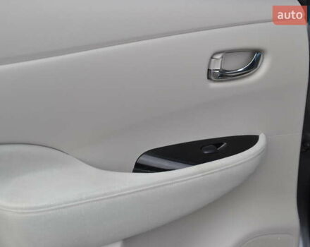 Серый Ниссан Лиф, объемом двигателя 0 л и пробегом 56 тыс. км за 8000 $, фото 16 на Automoto.ua