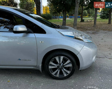 Серый Ниссан Лиф, объемом двигателя 0 л и пробегом 80 тыс. км за 10540 $, фото 4 на Automoto.ua