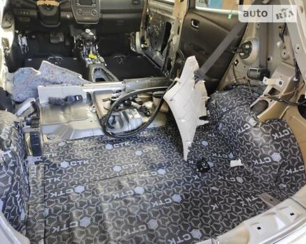 Серый Ниссан Лиф, объемом двигателя 0 л и пробегом 61 тыс. км за 8000 $, фото 36 на Automoto.ua