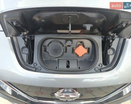 Сірий Ніссан Ліф, об'ємом двигуна 0 л та пробігом 61 тис. км за 18000 $, фото 4 на Automoto.ua