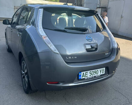 Серый Ниссан Лиф, объемом двигателя 0 л и пробегом 105 тыс. км за 8500 $, фото 4 на Automoto.ua